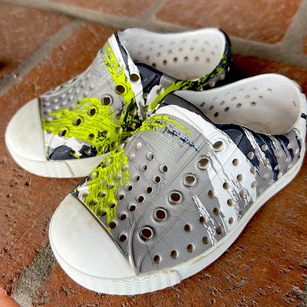 Native Jefferson Water Shoes Child Size 4, like new, worn only a few times.